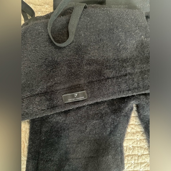 SET Whitney Simmons x Gymshark eyelash knit - Picture 5 of 8